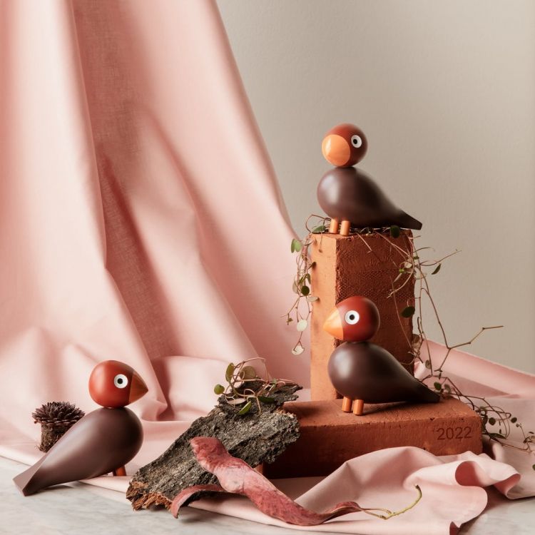 Kay Bojesen medinė dekoracija/žaislas „Poppy“ (kolekcinis 2022 metų paukštis), riboto tiražo, raudonų atspalvių derinio