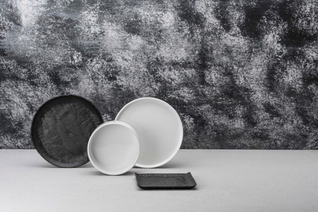CHIC porcelianinė serviravimo lėkštė „Livelli“, juoda