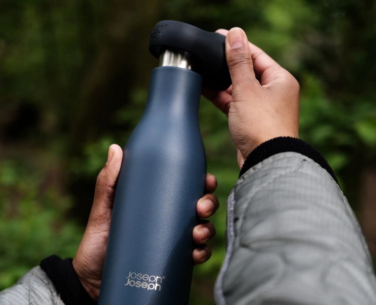 Joseph Joseph nerūdijančio plieno vakuuminis vandens butelis, „Loop™“ 500 ml 
